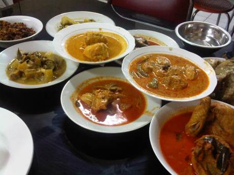Masakan Aceh siap untuk Anda santap, tapi lebih baik datang ke Aceh saja :)